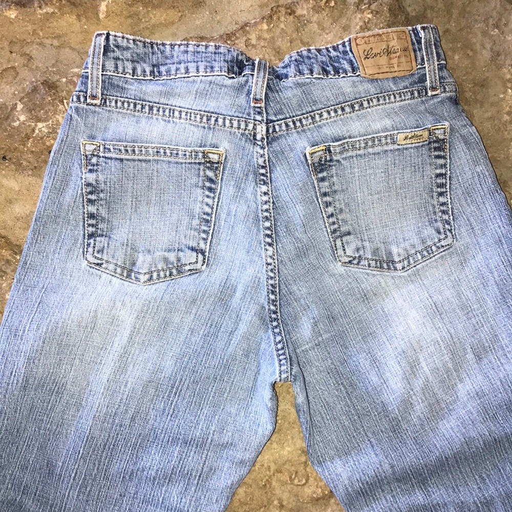 Levi’s Light Wash - Picture 2 of 5